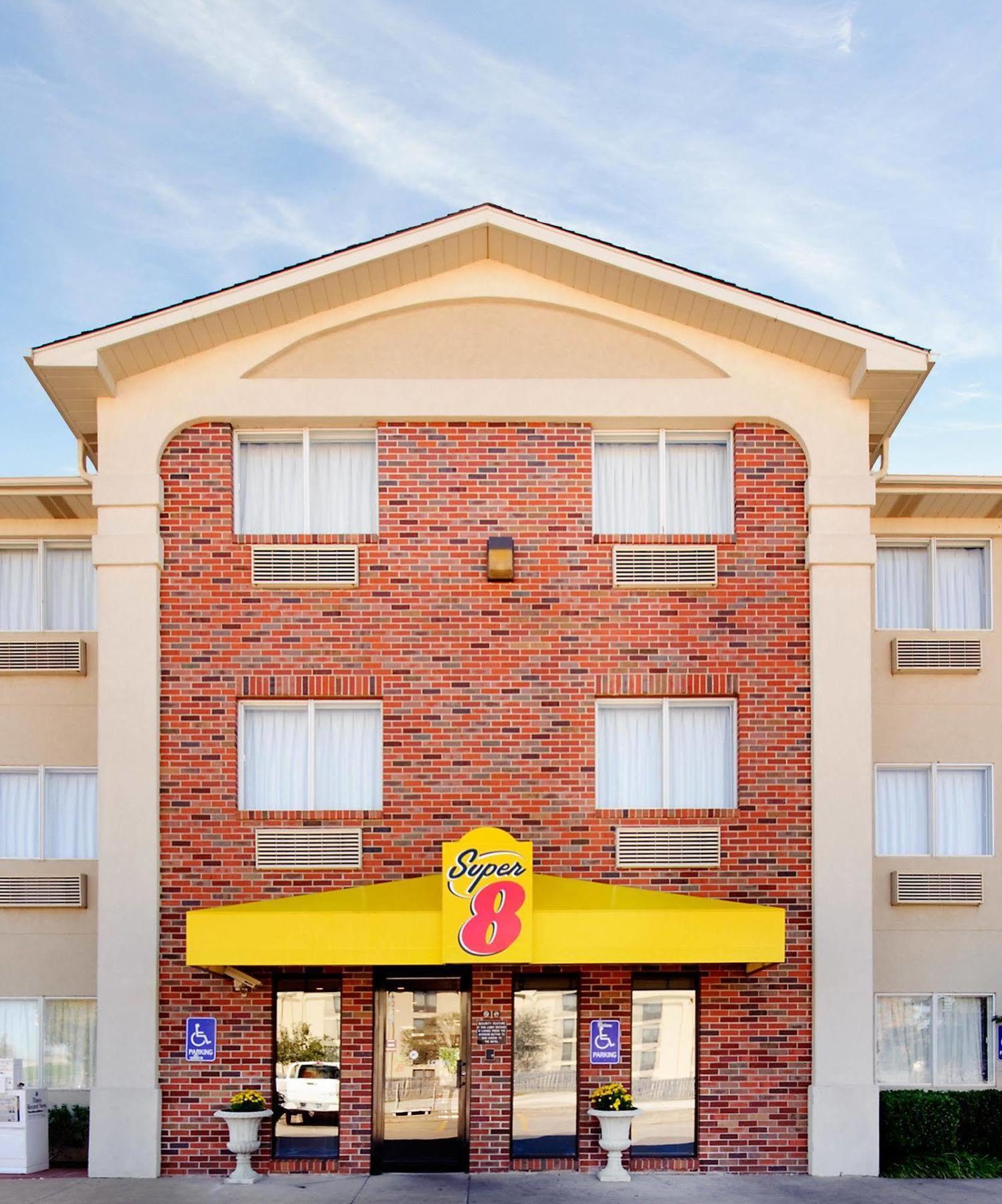 Western North Side Hotel 3*